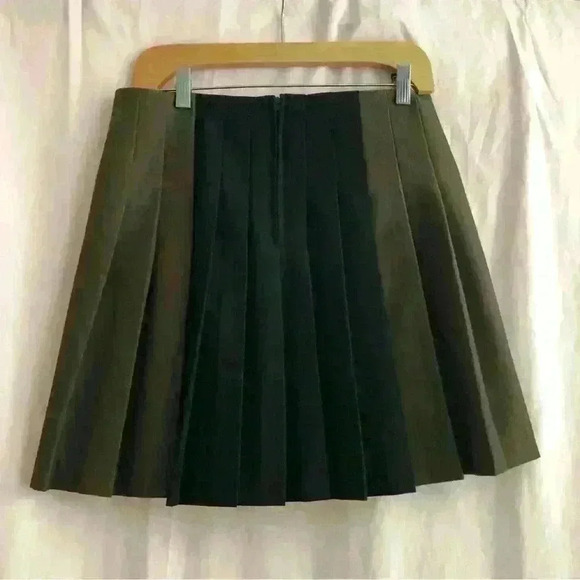 Pleated Mini  Skirt - Picture 3 of 6